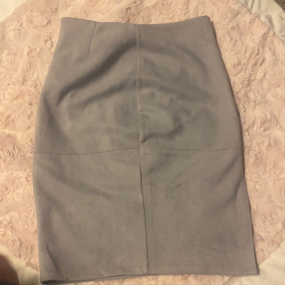 Gray skirt knee length. Size 4.